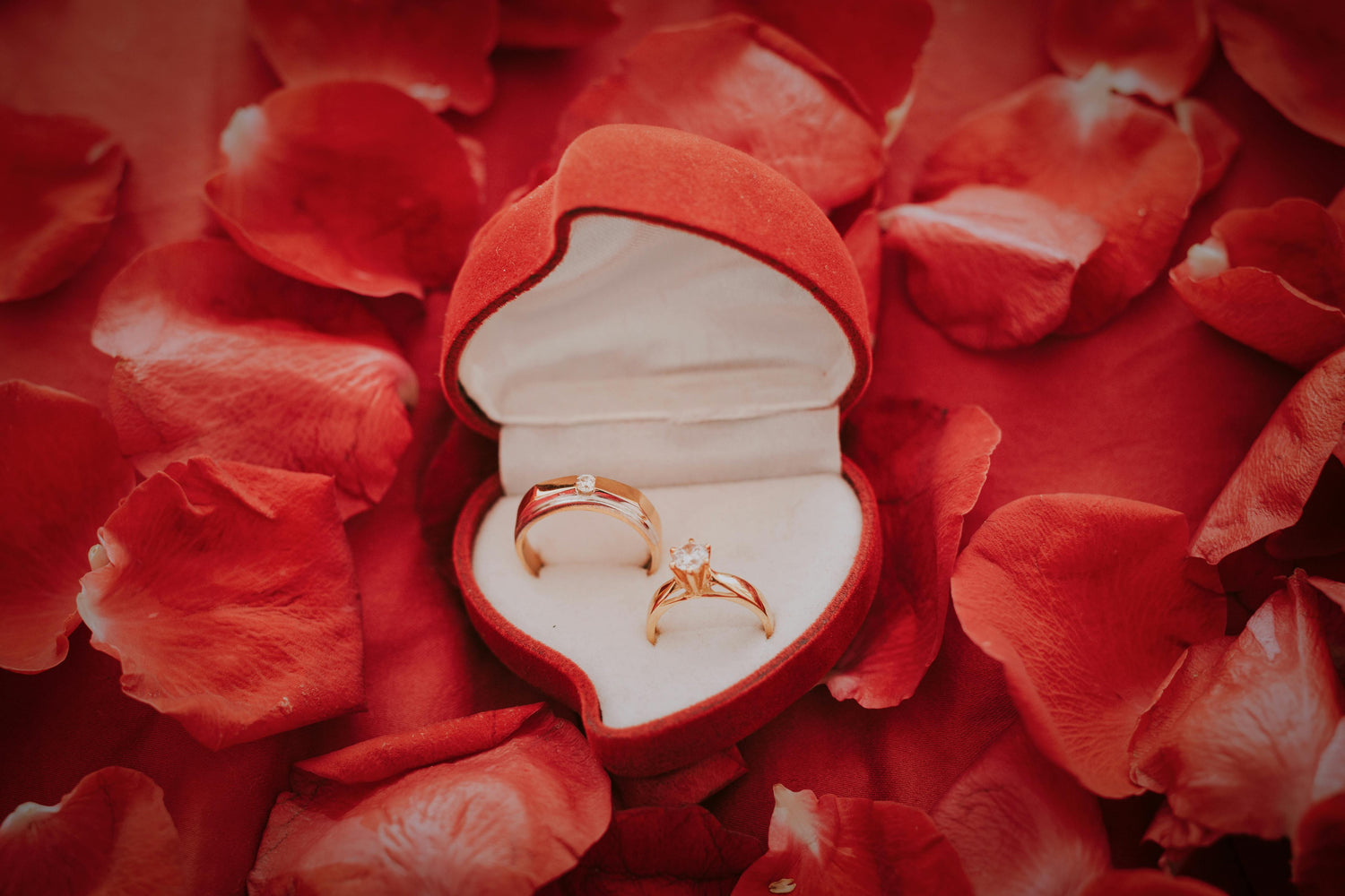 Anniversary Flowers in Dubai: Elegant Bouquets to Mark Your Love Story