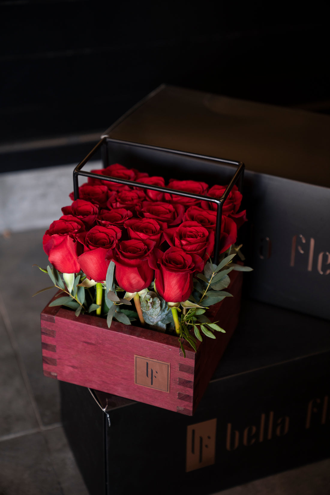 Lakewood small Square with roses